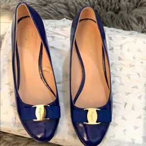 Ferragamo shoes vara low heel pumps blue